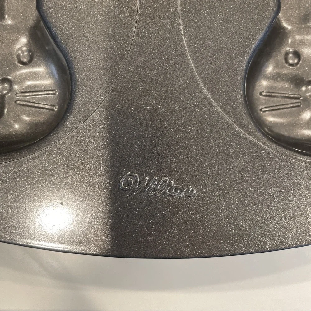 Wilton Easter Bunny Rabbit 6 Cavity‎ Cake Mold Mini Muffin Baking Pan Treat Tin